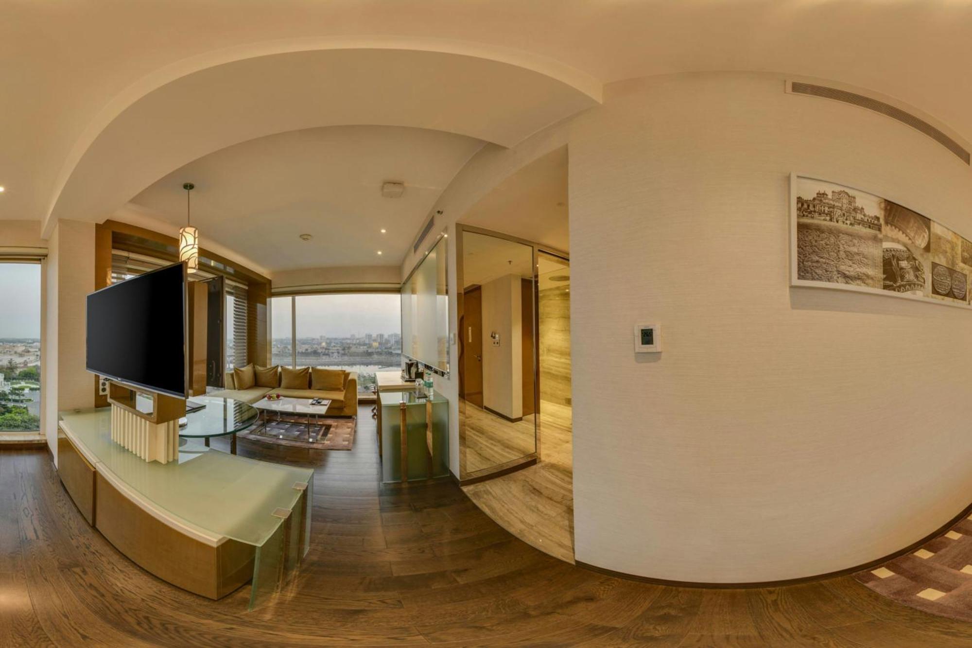 เรอเนสซองค์ ลัคนาว โฮเต็ล Hotel ลัคเนา ภายนอก รูปภาพ