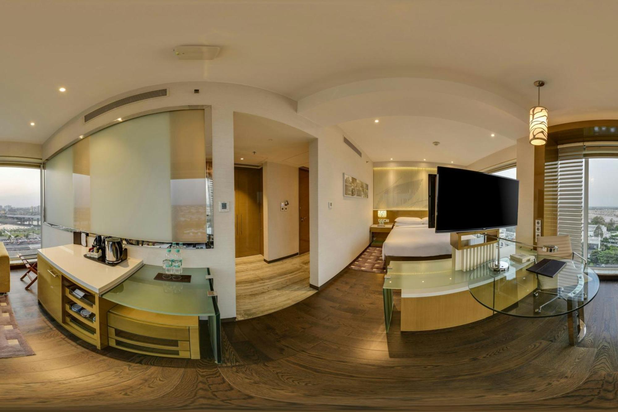 เรอเนสซองค์ ลัคนาว โฮเต็ล Hotel ลัคเนา ภายนอก รูปภาพ