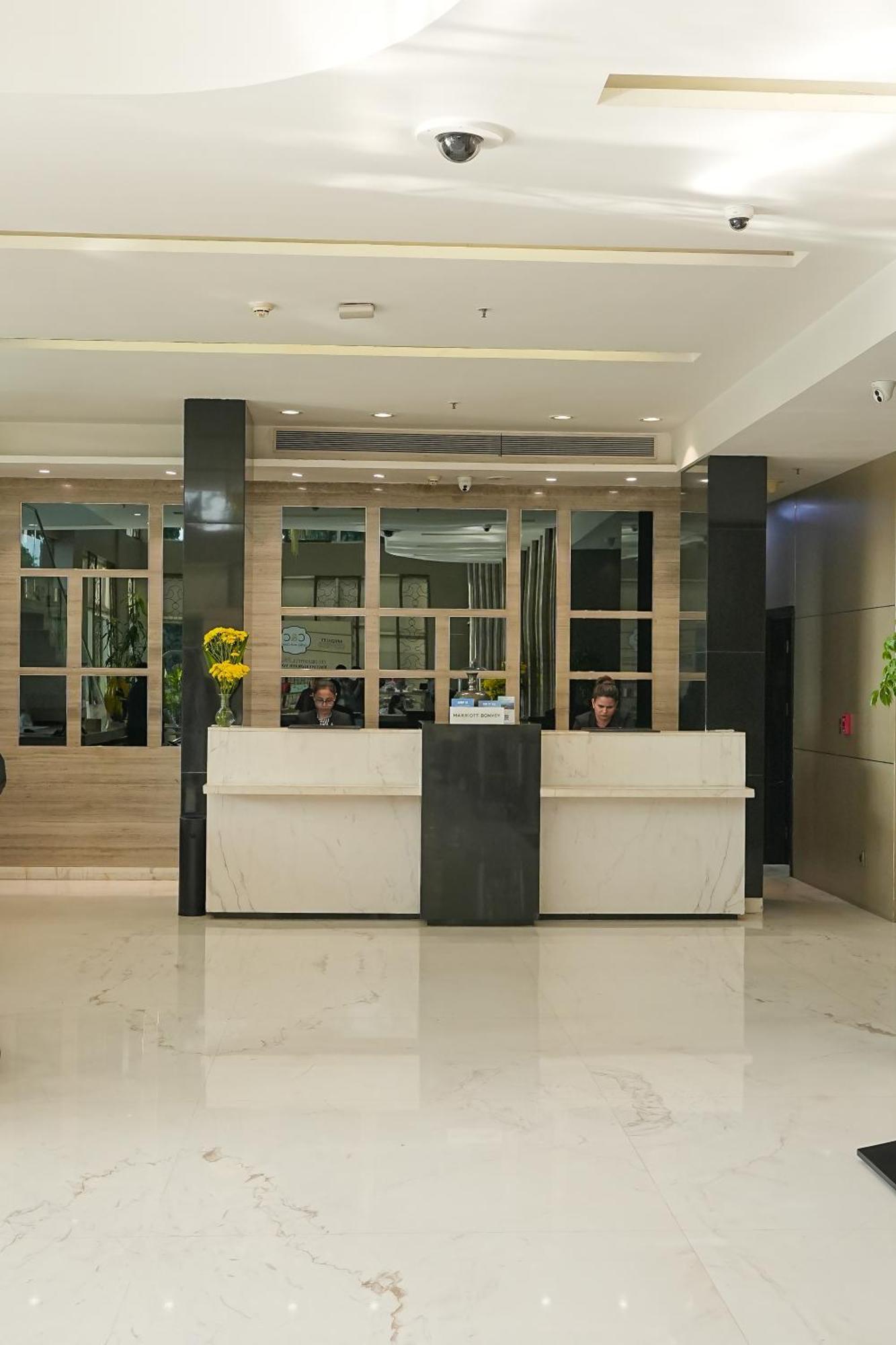 เรอเนสซองค์ ลัคนาว โฮเต็ล Hotel ลัคเนา ภายนอก รูปภาพ