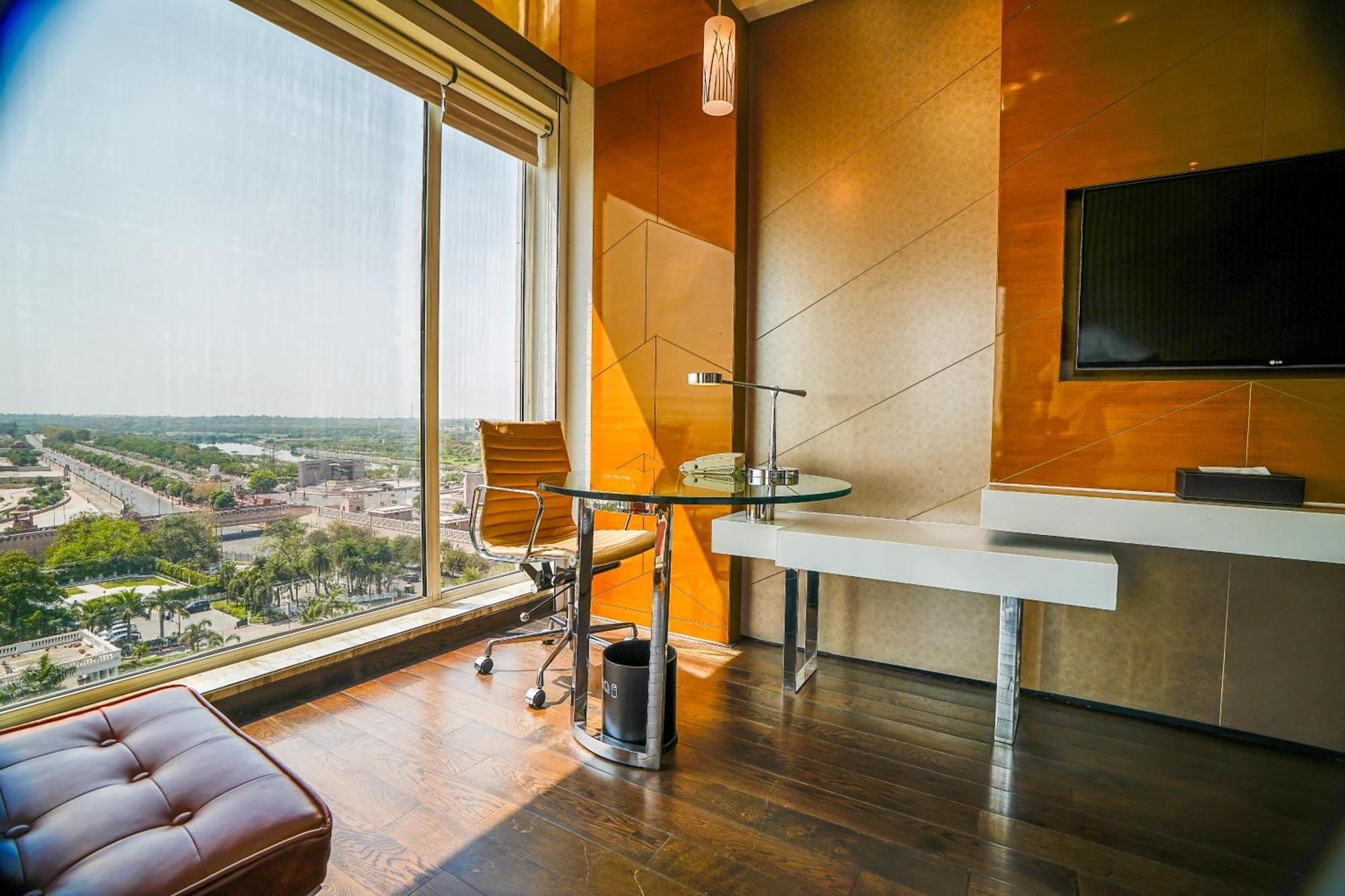 เรอเนสซองค์ ลัคนาว โฮเต็ล Hotel ลัคเนา ภายนอก รูปภาพ